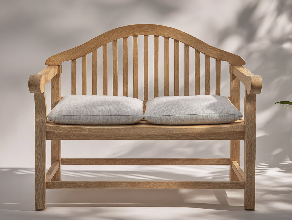 Gartenbank aus Massivholz 125 x 60 x 92 cm - Natur-Beige - Zweisitzer mit gepolsterter Sitzfläche